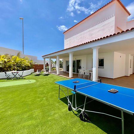 Villa Amorio A Spacious Modern Getaway With A Private Heated Pool & Sea Views Costa Adeje  Esterno foto