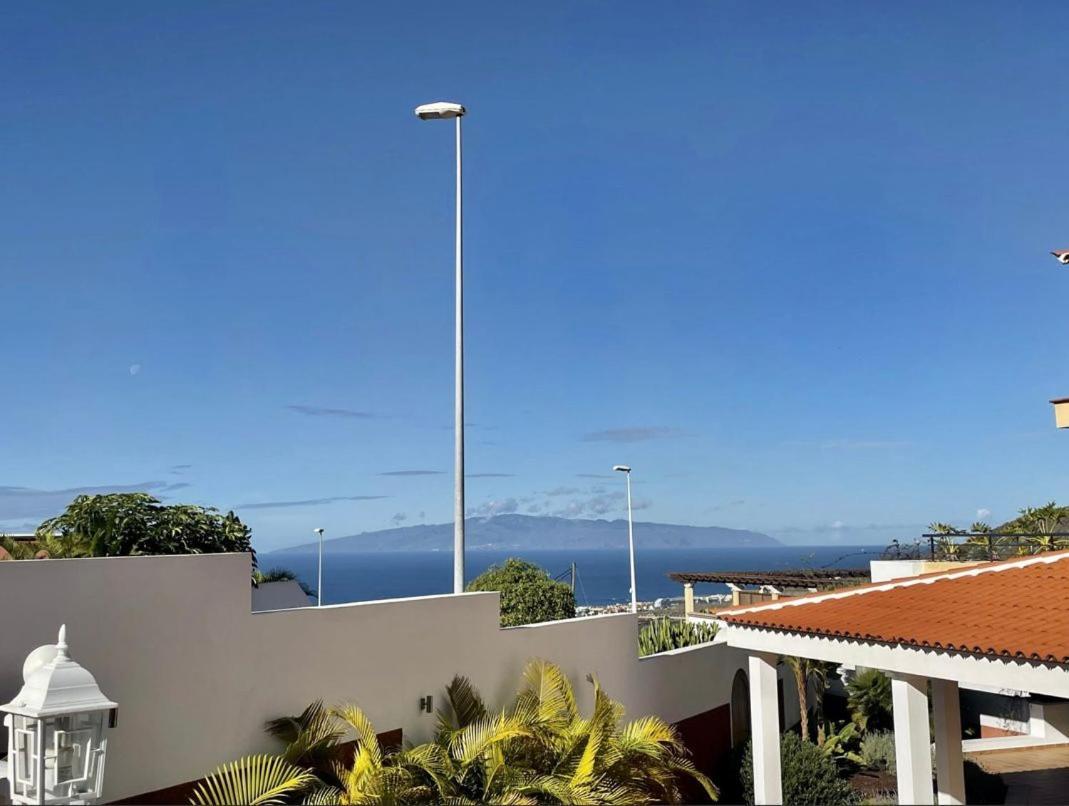 Villa Amorio A Spacious Modern Getaway With A Private Heated Pool & Sea Views Costa Adeje  Esterno foto