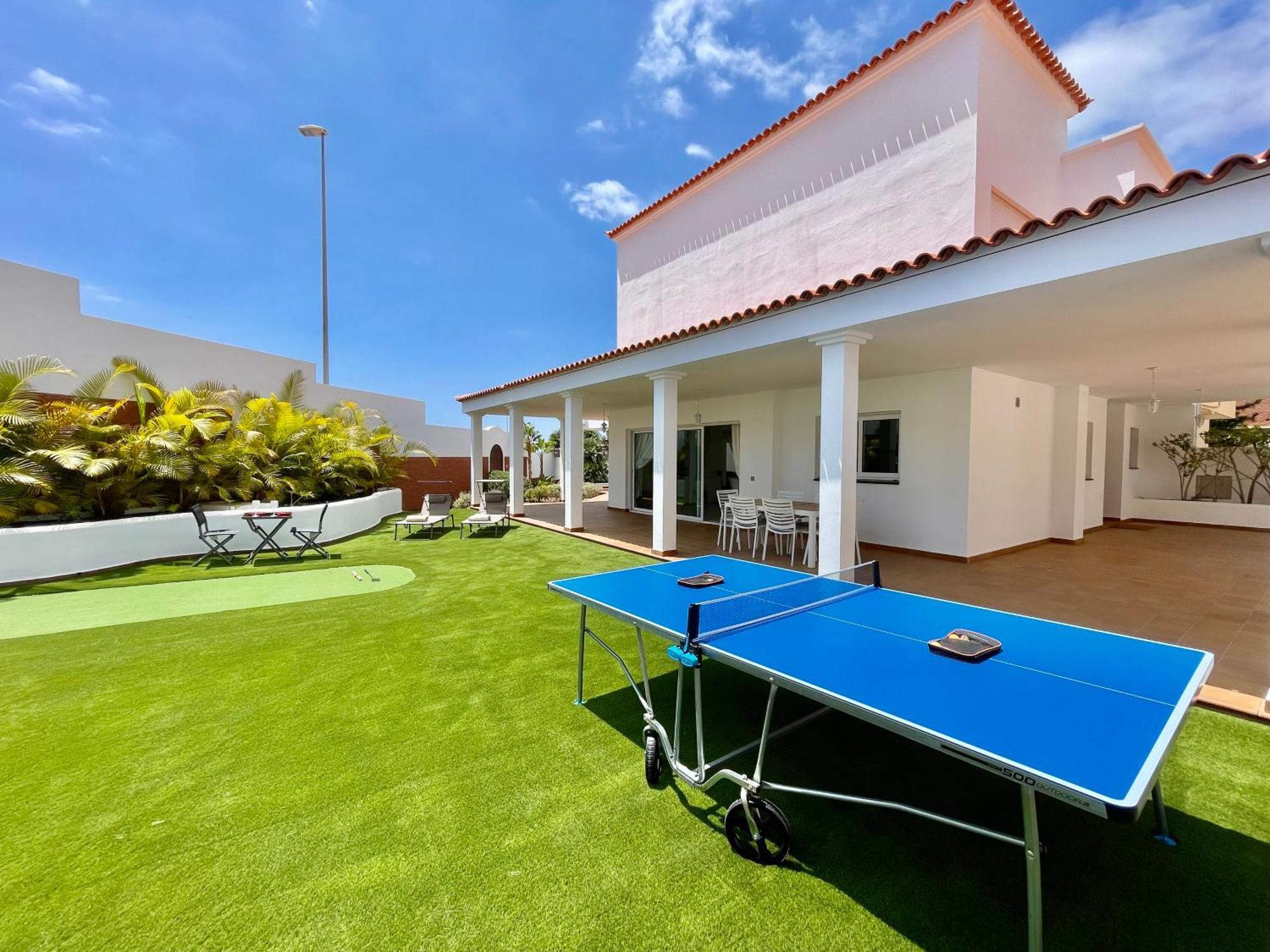 Villa Amorio A Spacious Modern Getaway With A Private Heated Pool & Sea Views Costa Adeje  Esterno foto