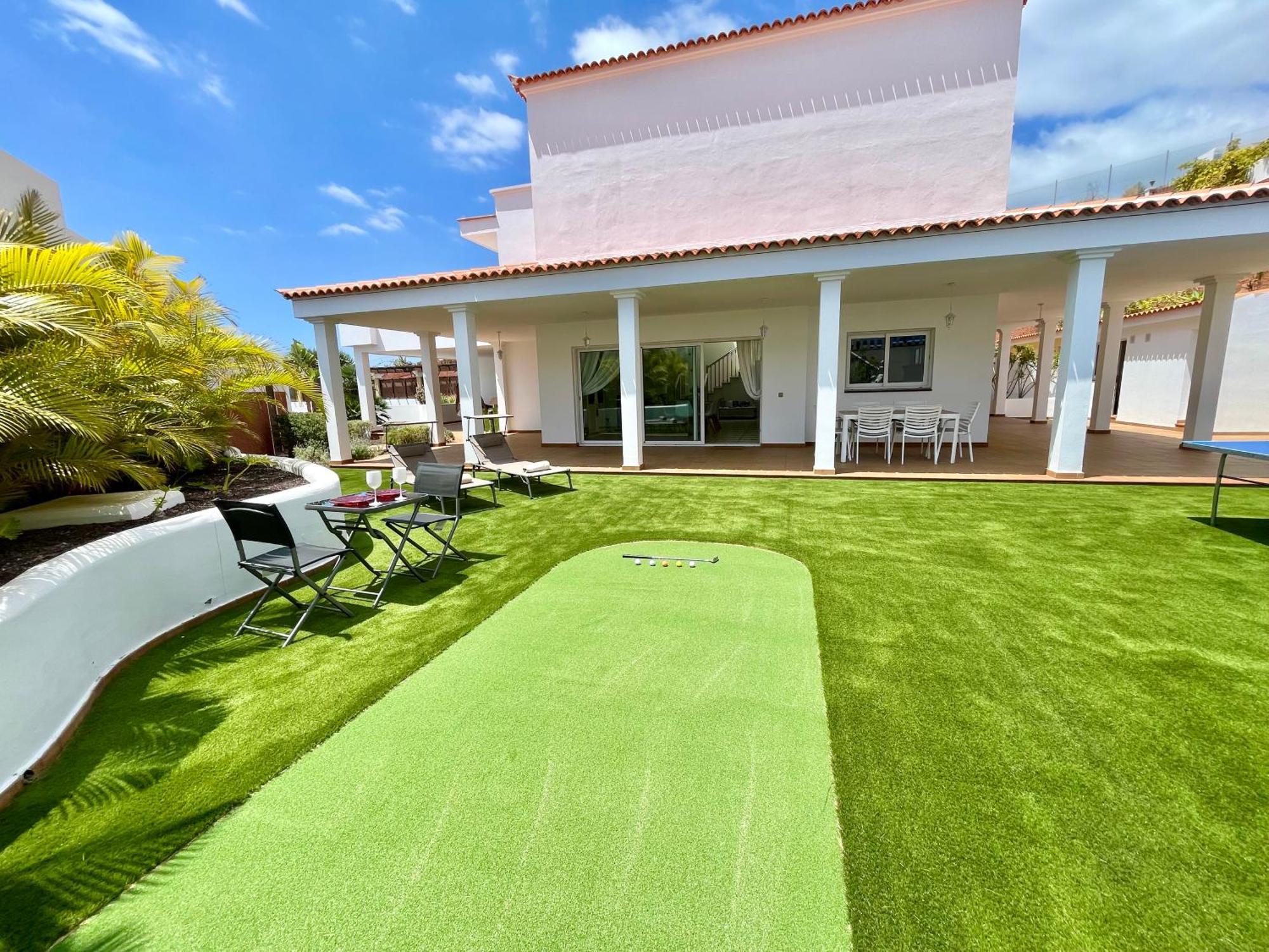 Villa Amorio A Spacious Modern Getaway With A Private Heated Pool & Sea Views Costa Adeje  Esterno foto