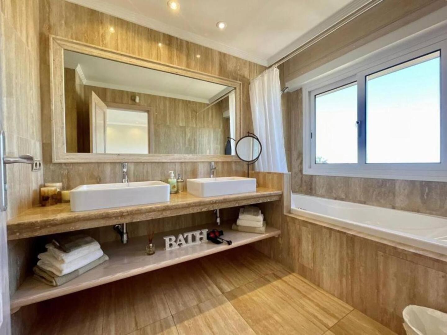 Villa Amorio A Spacious Modern Getaway With A Private Heated Pool & Sea Views Costa Adeje  Esterno foto