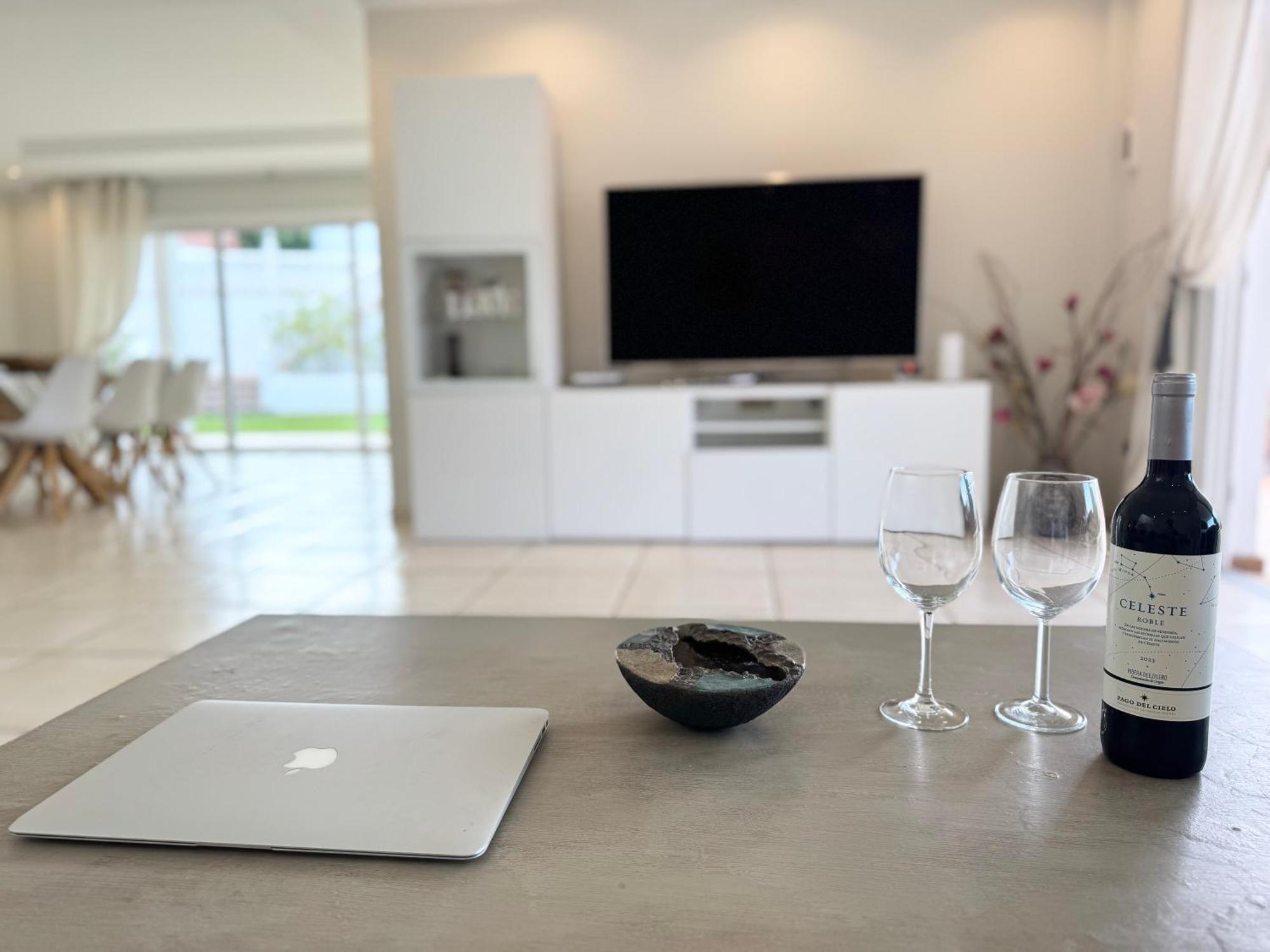 Villa Amorio A Spacious Modern Getaway With A Private Heated Pool & Sea Views Costa Adeje  Esterno foto