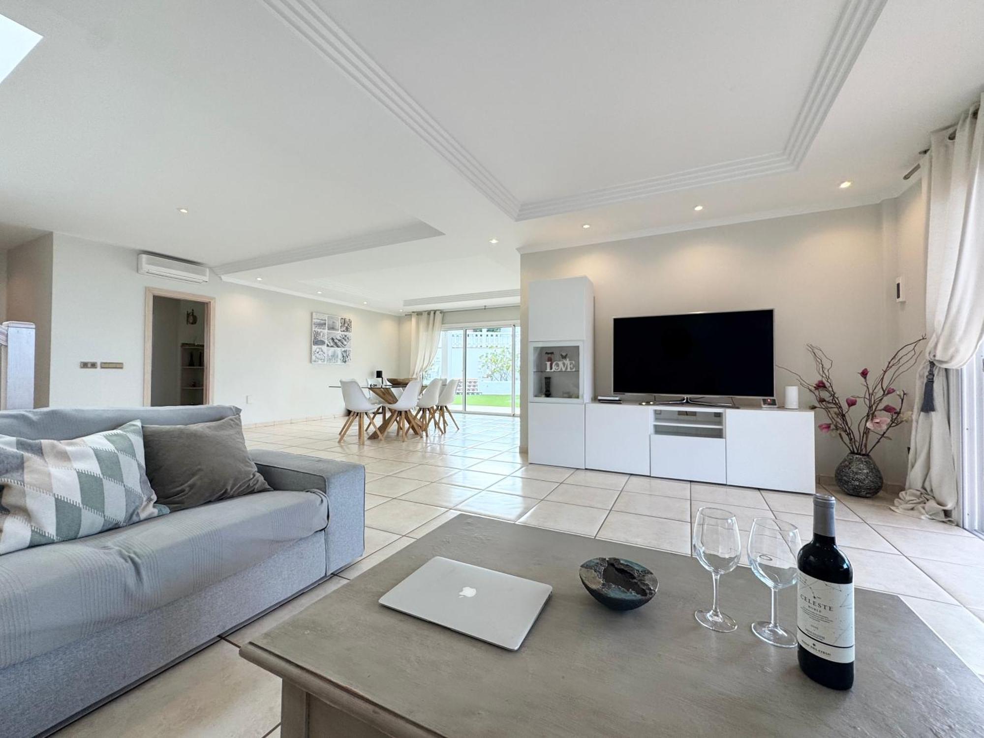 Villa Amorio A Spacious Modern Getaway With A Private Heated Pool & Sea Views Costa Adeje  Esterno foto